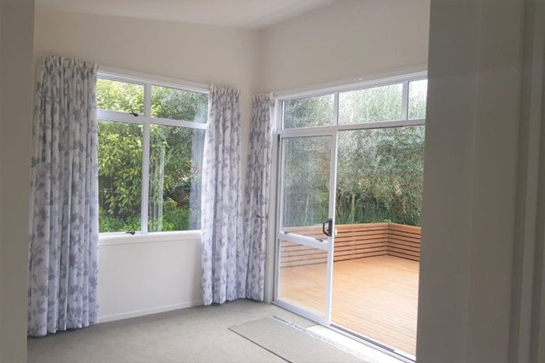 Photo of property in 52 Moore Street, Hillcrest, Auckland, 0627