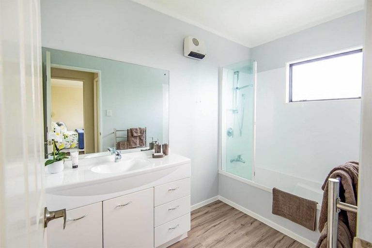 Photo of property in 36 Wairere Road, The Gardens, Auckland, 2105