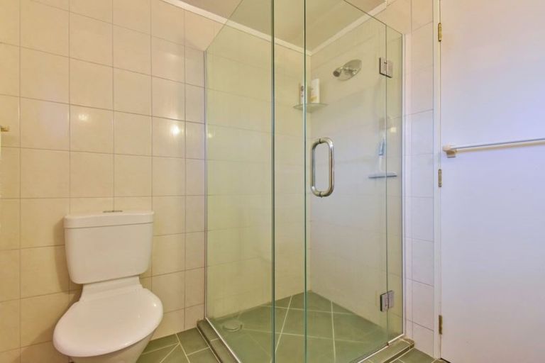 Photo of property in 2 Tuakura Way, The Gardens, Auckland, 2105