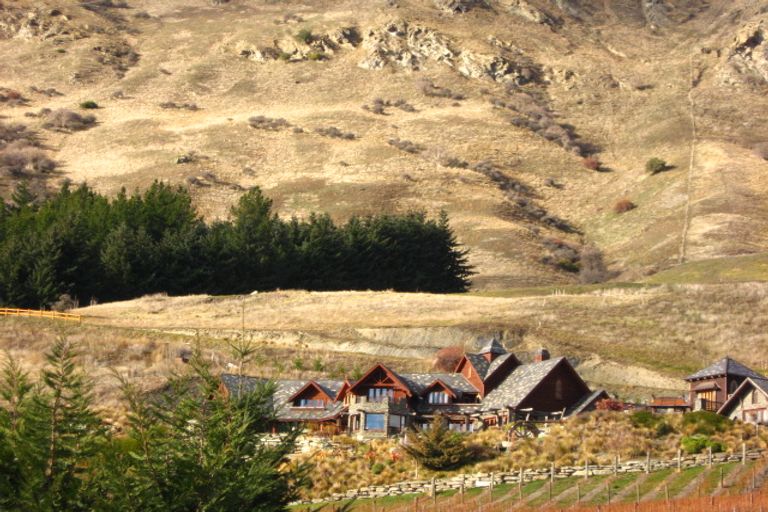 Photo of property in 44 Sicilian Lane, Lake Hayes, Queenstown, 9371