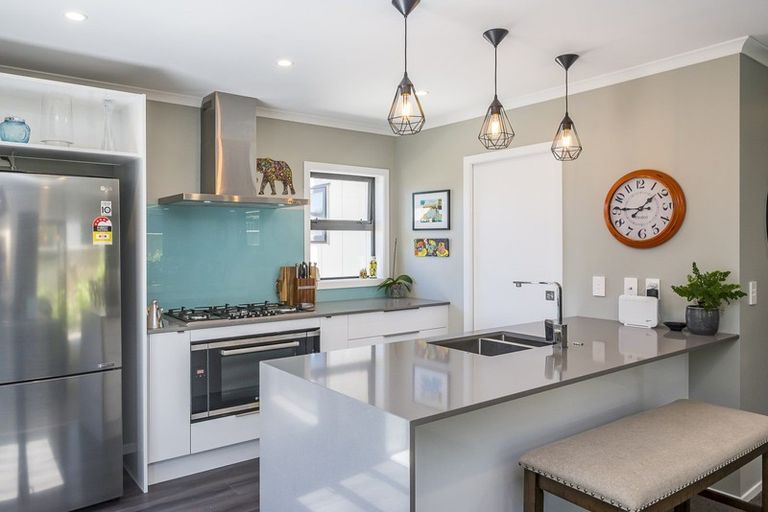 Photo of property in 37a Tiromoana Road, Raumati South, Paraparaumu, 5032