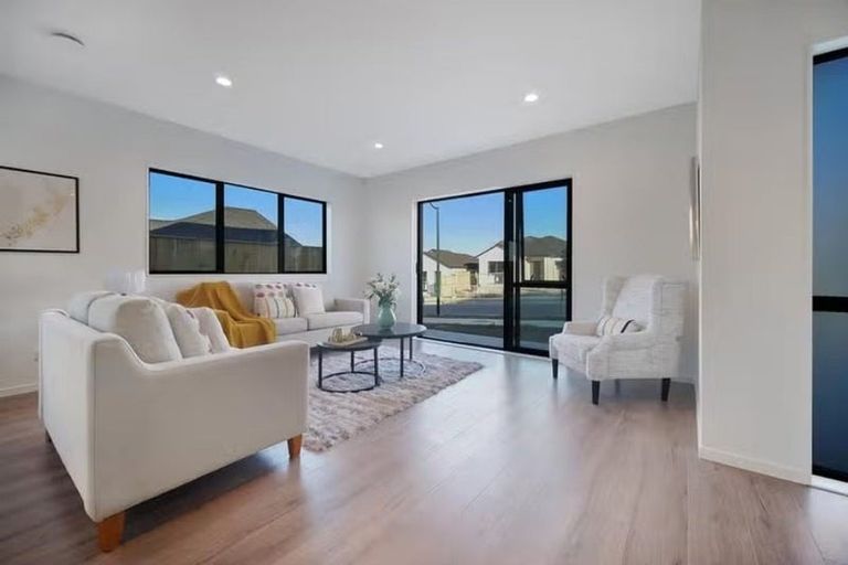 Photo of property in 30 Cloonlyon Drive, Flat Bush, Auckland, 2019