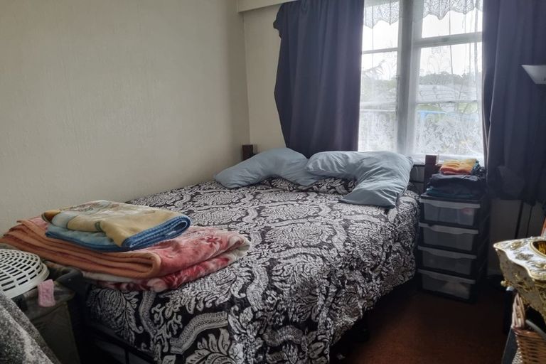 Photo of property in 57 Salford Street, Newlands, Wellington, 6037