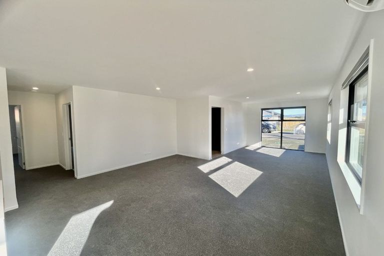Photo of property in 6 Mehrtens Crescent, Woodend, 7691