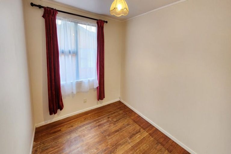 Photo of property in 13 Vancouver Place, Marfell, New Plymouth, 4310
