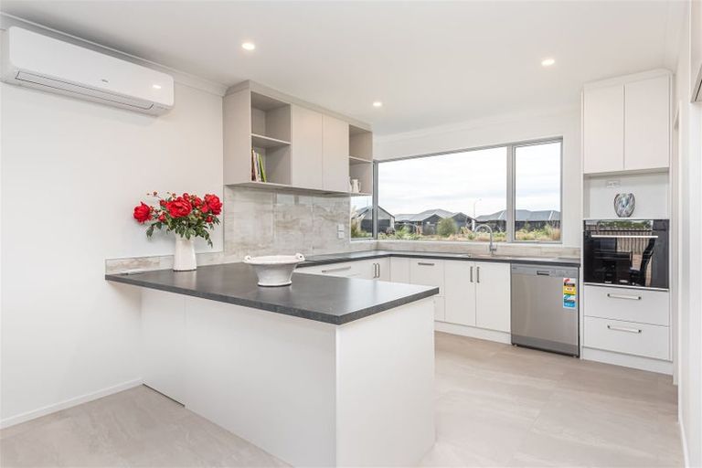 Photo of property in 10 Angus Place, Rangiora, 7400