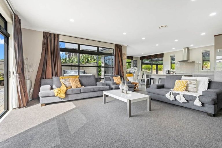 Photo of property in 14 Regis Lane, Flat Bush, Auckland, 2019