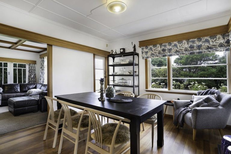 Photo of property in 13 Cambridge Road, Martinborough, 5711