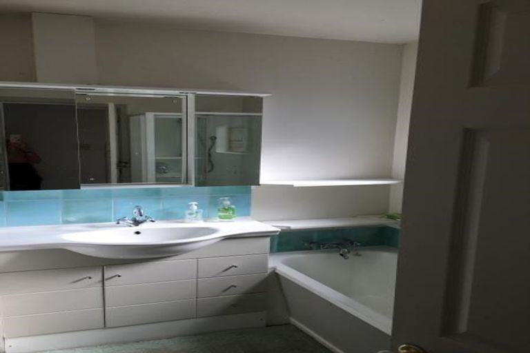 Photo of property in 4 Haynes Avenue, Upper Riccarton, Christchurch, 8041