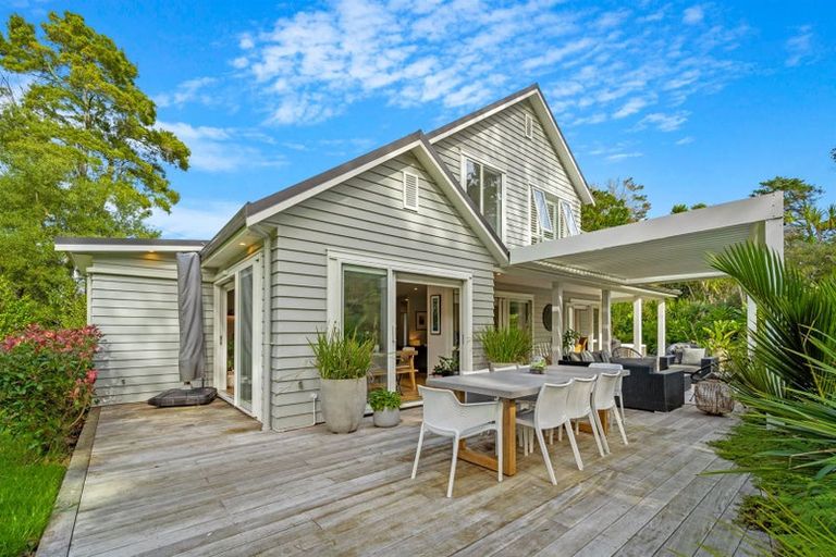 Photo of property in 18b Hobbs Road, Matakatia, Whangaparaoa, 0930