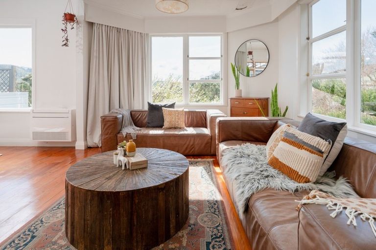 Photo of property in 8 Liffey Crescent, Island Bay, Wellington, 6023