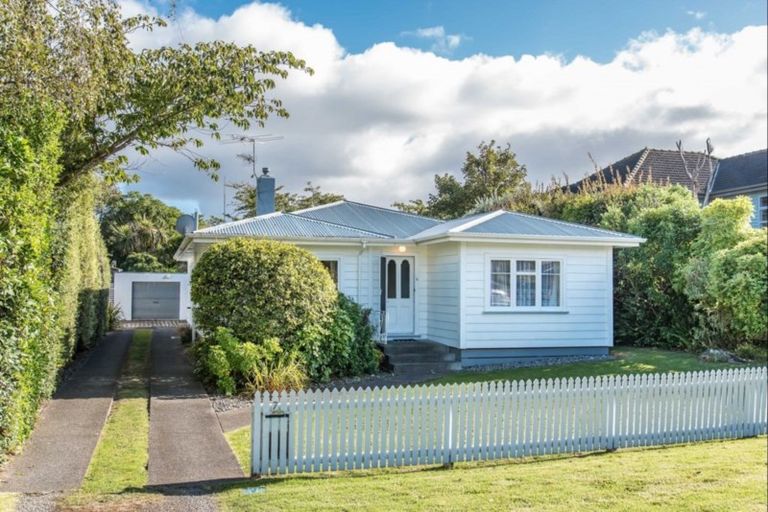 Photo of property in 7-7a Weka Road, Raumati Beach, Paraparaumu, 5032