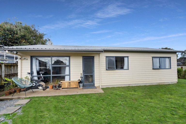 Photo of property in 12 Lane Road, Weymouth, Auckland, 2103