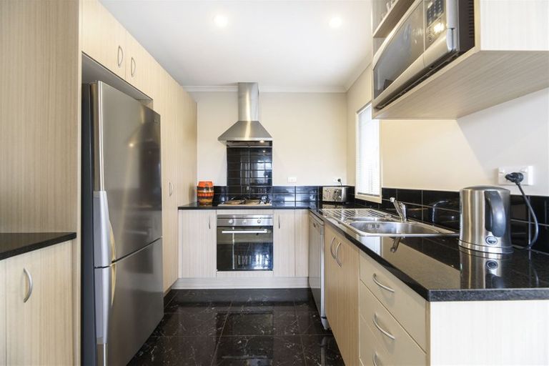 Photo of property in 17 Anna Lane, Glen Eden, Auckland, 0602