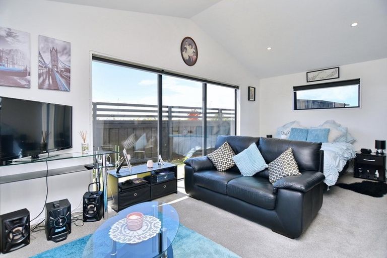 Photo of property in 17 Angus Place, Rangiora, 7400