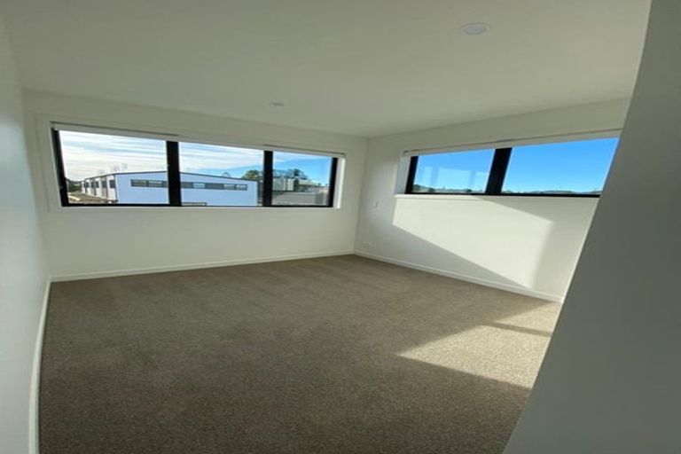 Photo of property in 2/5 Brandon Road, Glen Eden, Auckland, 0602