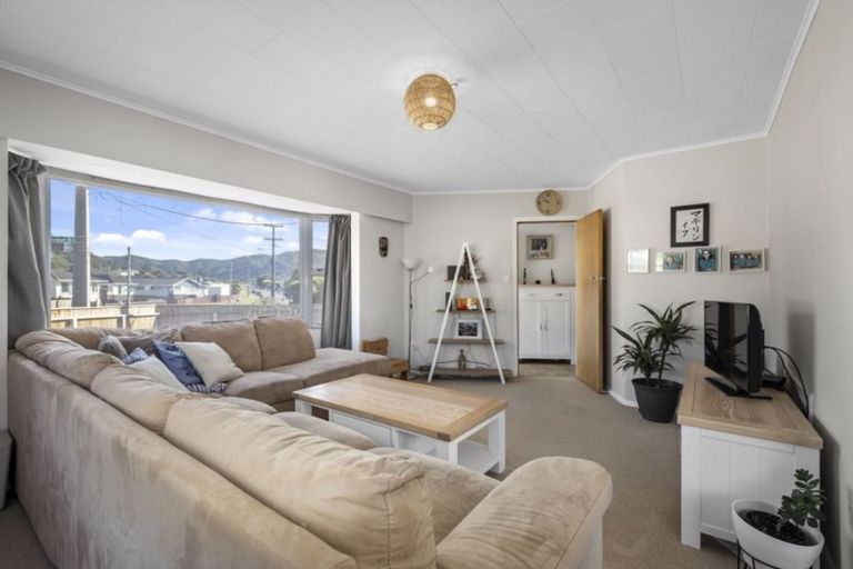 Photo of property in 204 Wellington Road, Wainuiomata, Lower Hutt, 5014