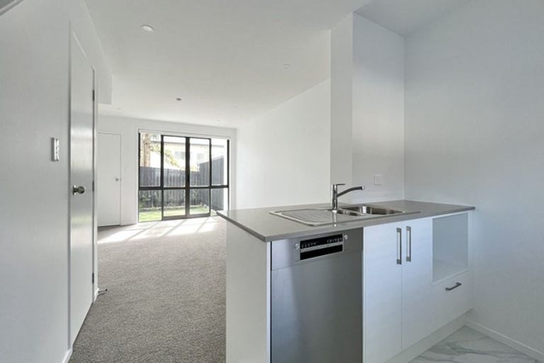 Photo of property in 3/3 Fairdale Place, Birkdale, Auckland, 0626