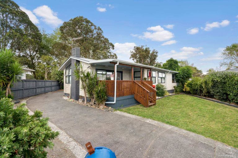 Photo of property in 13 Romney Place, Manurewa, Auckland, 2102