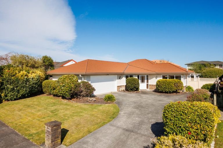 Photo of property in 8 Rosebank Avenue, Kelvin Grove, Palmerston North, 4414