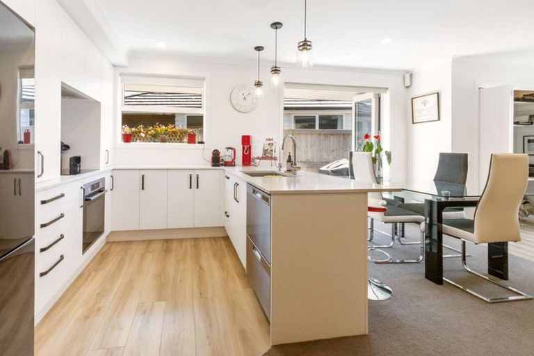 Photo of property in 14 Toi Place, Papamoa, 3118