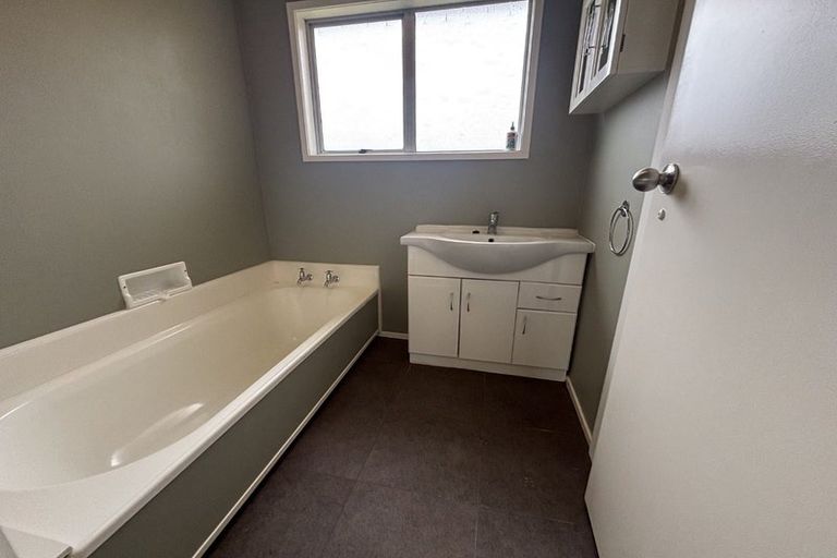 Photo of property in 1/79 Flanshaw Road, Te Atatu South, Auckland, 0610