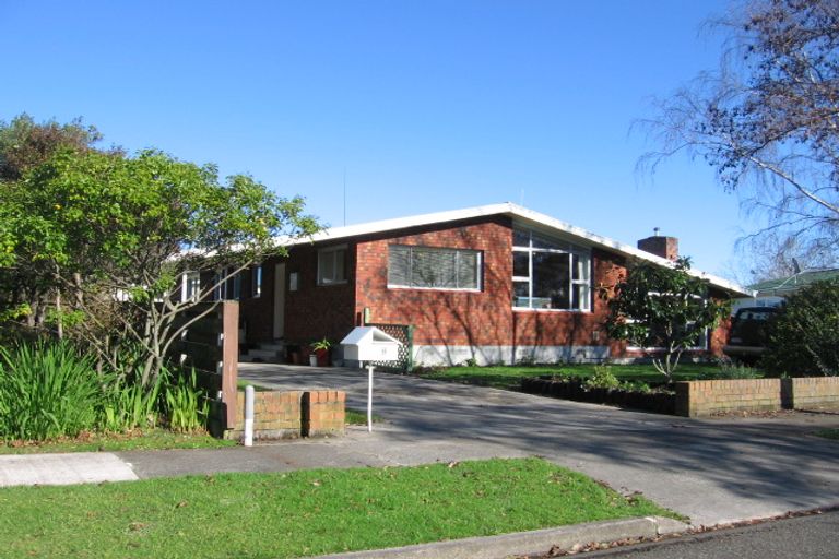 Photo of property in 8 Abraham Crescent, Milson, Palmerston North, 4414