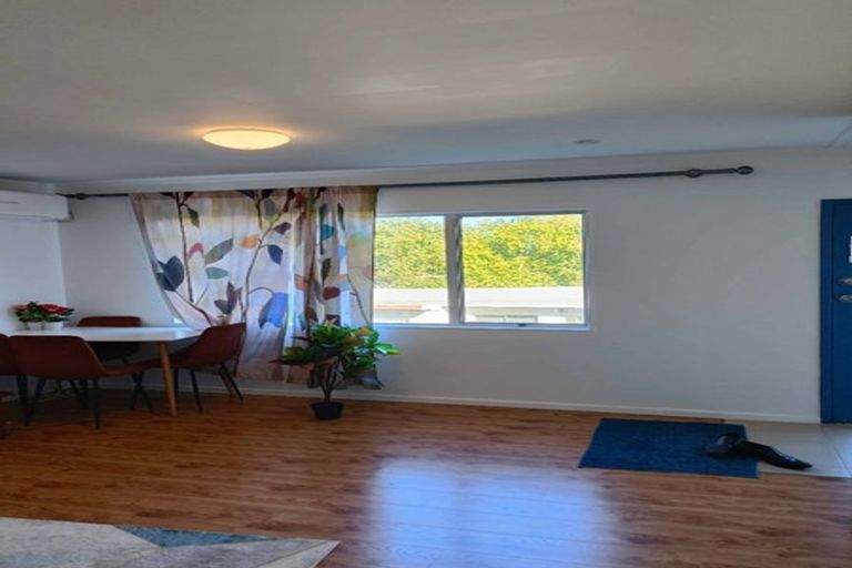 Photo of property in 2/78 West Coast Road, Glen Eden, Auckland, 0602