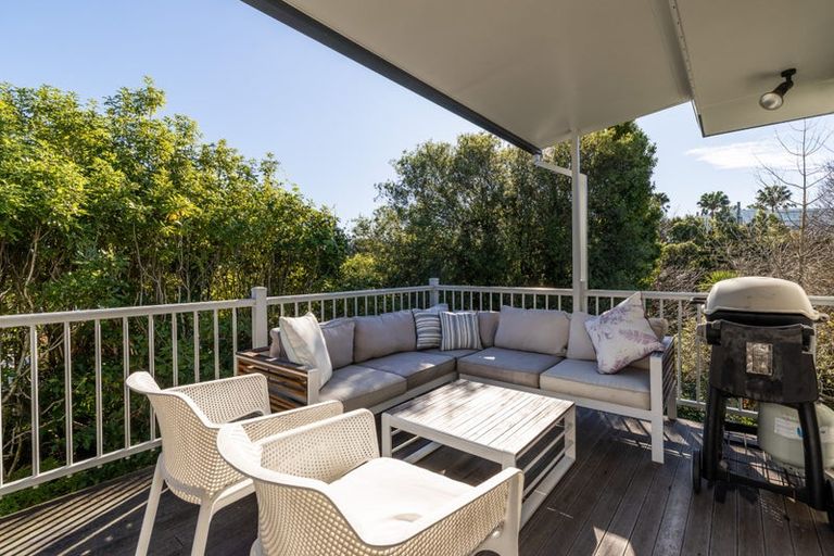 Photo of property in 31 Busby Hill, Havelock North, 4130