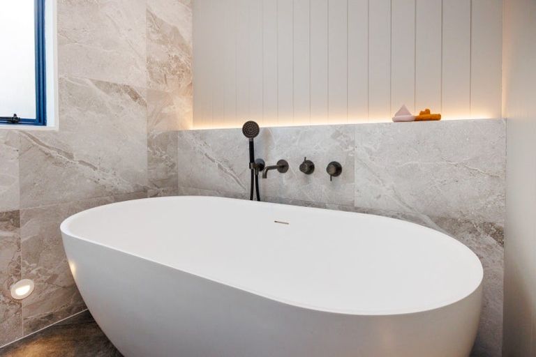 Photo of property in 2 Balmoral Drive, Terrace End, Palmerston North, 4410