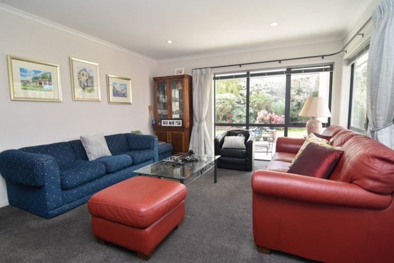 Photo of property in 7 The Glade, Carterton, 5713