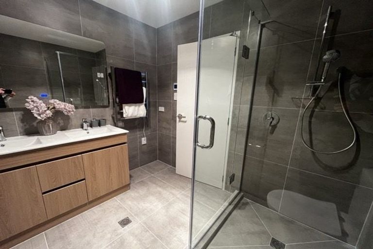 Photo of property in 2/4 Serjeant Street, Henderson, Auckland, 0612