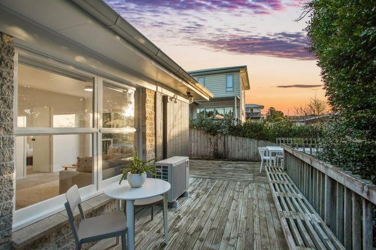 Photo of property in 28b Kathleen Street, Totara Vale, Auckland, 0627