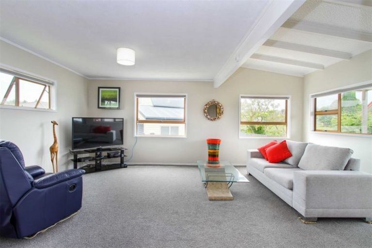 Photo of property in 13a Bay Street, Red Beach, 0932