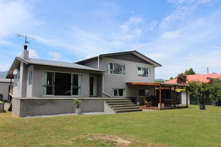 Photo of property in 15 Feary Crescent, Takaka, 7110