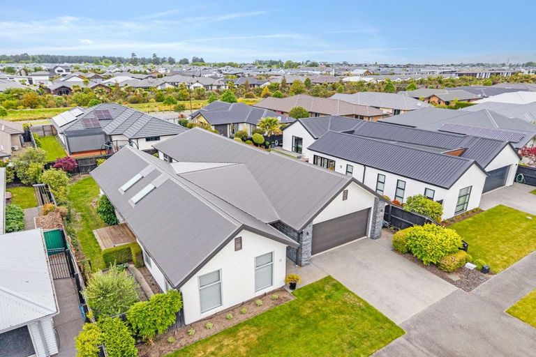 Photo of property in 5 Whitau Place, Marshland, Christchurch, 8083