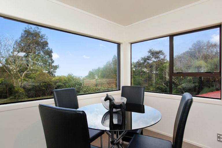 Photo of property in 24 Atarua Gardens, Waiatarua, Auckland, 0604