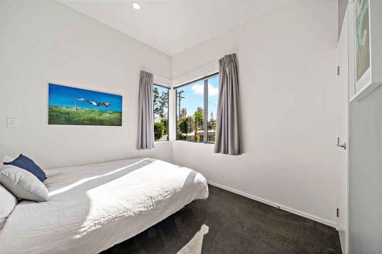 Photo of property in 12b Chapman Road, Te Atatu Peninsula, Auckland, 0610