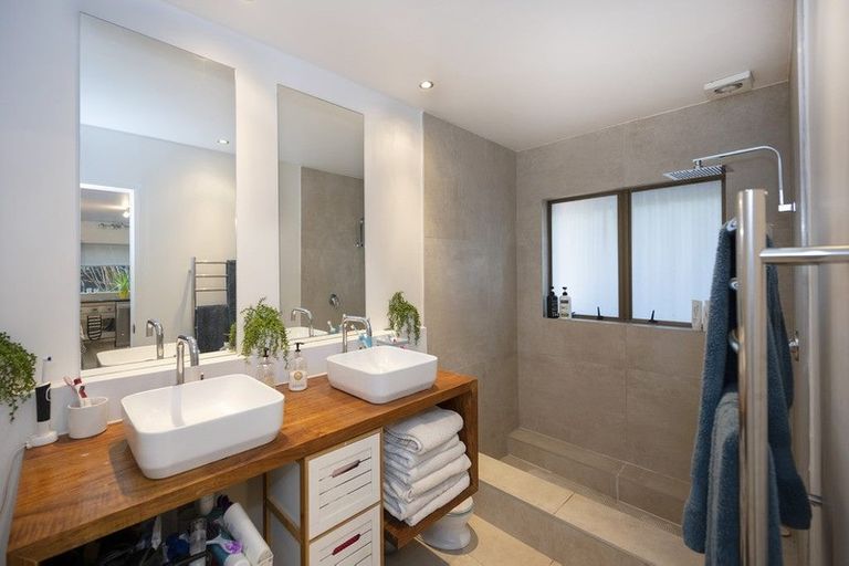 Photo of property in 2/813 East Coast Road, Northcross, Auckland, 0630