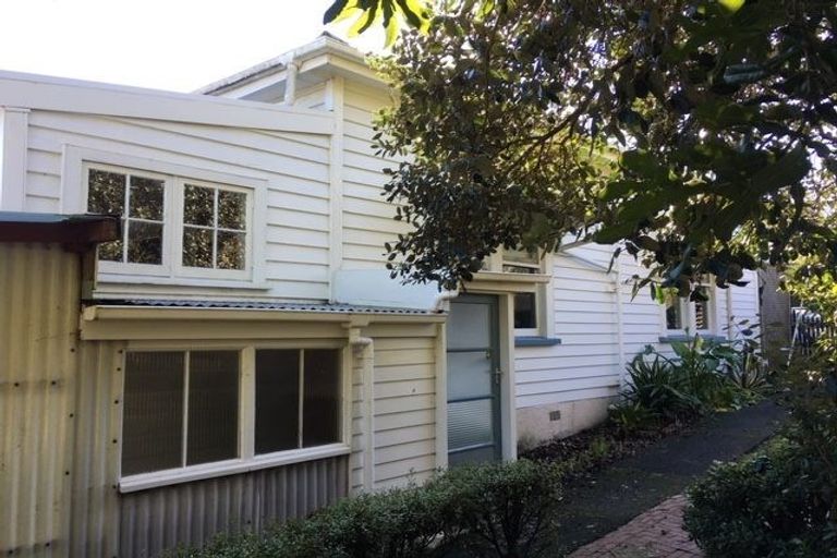 Photo of property in 17 Awaroa Road, Sunnyvale, Auckland, 0612