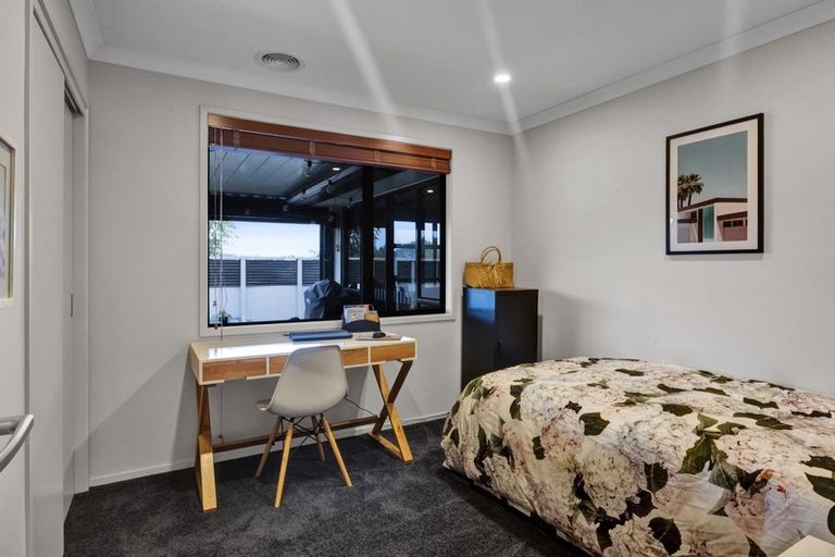 Photo of property in 4 Manukaka Heights, Hurdon, New Plymouth, 4310