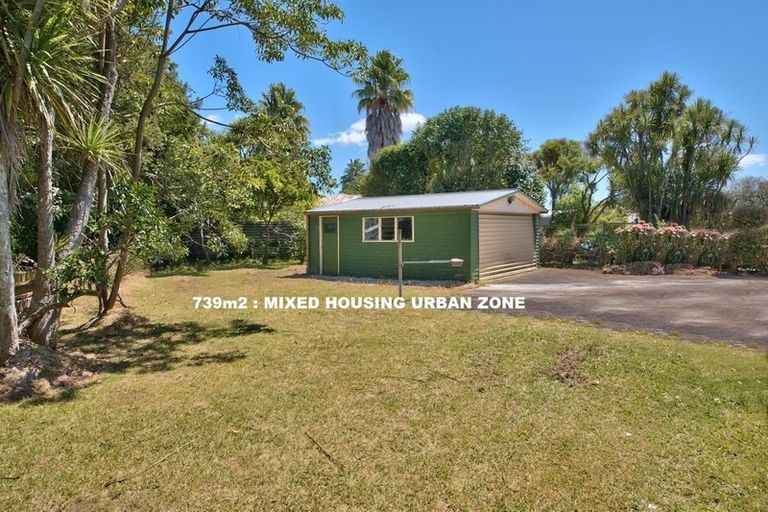 Photo of property in 1 Normandy Place, Henderson, Auckland, 0610