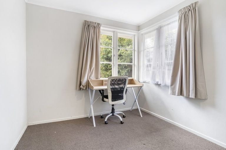 Photo of property in 16 Vera Road, Te Atatu South, Auckland, 0610