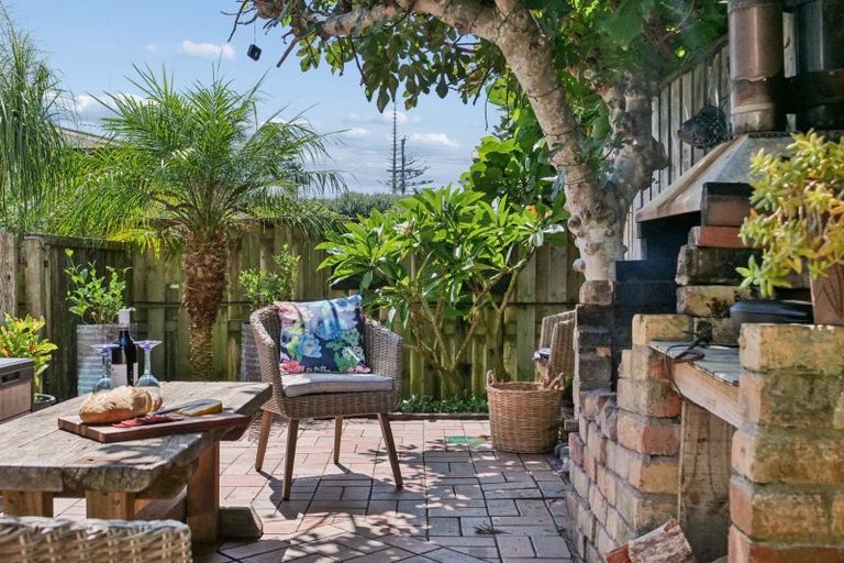 Photo of property in 61 Oceanview Road, Mount Maunganui, 3116