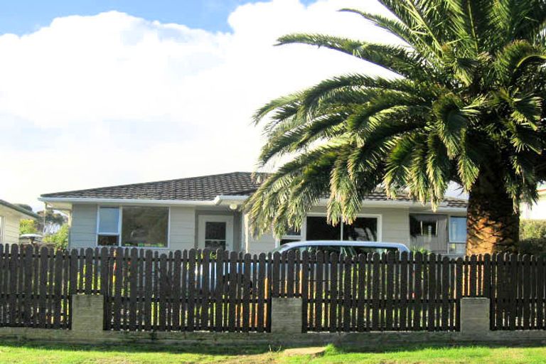 Photo of property in 11 Chums Road, Paraparaumu Beach, Paraparaumu, 5032
