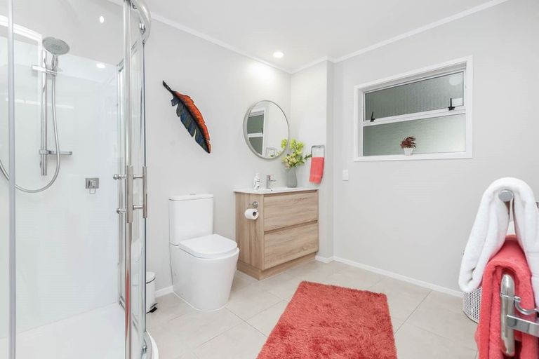 Photo of property in 27 Pickwick Parade, Mellons Bay, Auckland, 2014