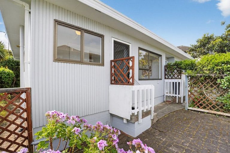 Photo of property in 1/1a Gordon Avenue, Forrest Hill, Auckland, 0620