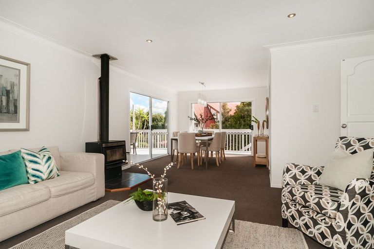 Photo of property in 24 Venus Place, Half Moon Bay, Auckland, 2012