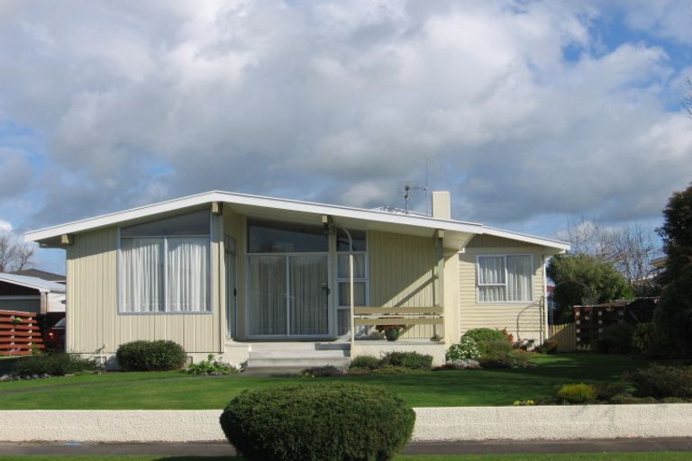 Photo of property in 12 Kapiti Place, Awapuni, Palmerston North, 4412