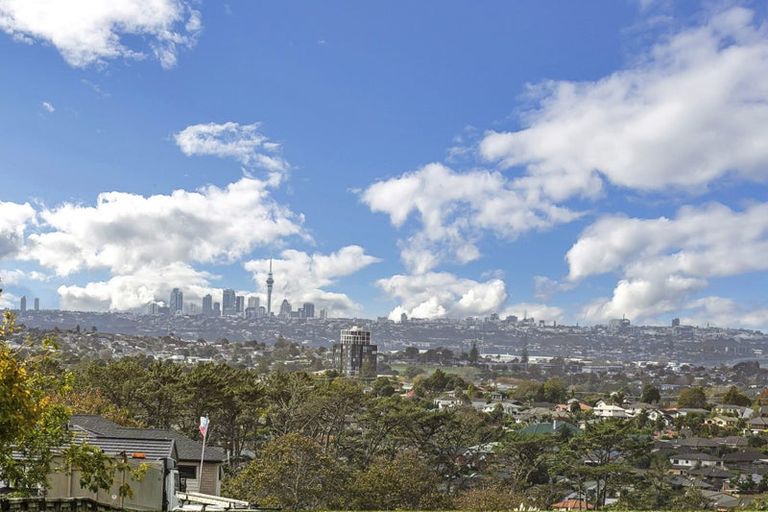 Photo of property in 11 Murray Becroft Avenue, Henderson Valley, Auckland, 0612